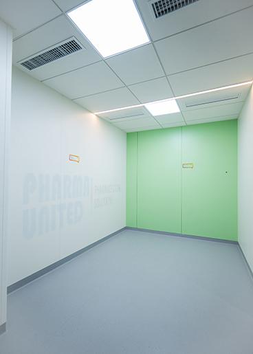 Mur et plafond de salle blanche